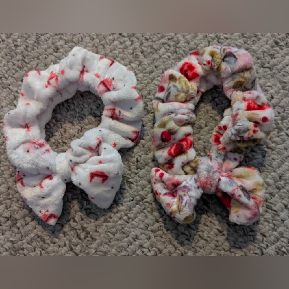 BNWOT - Headbands/ Scrunchies with removable bows